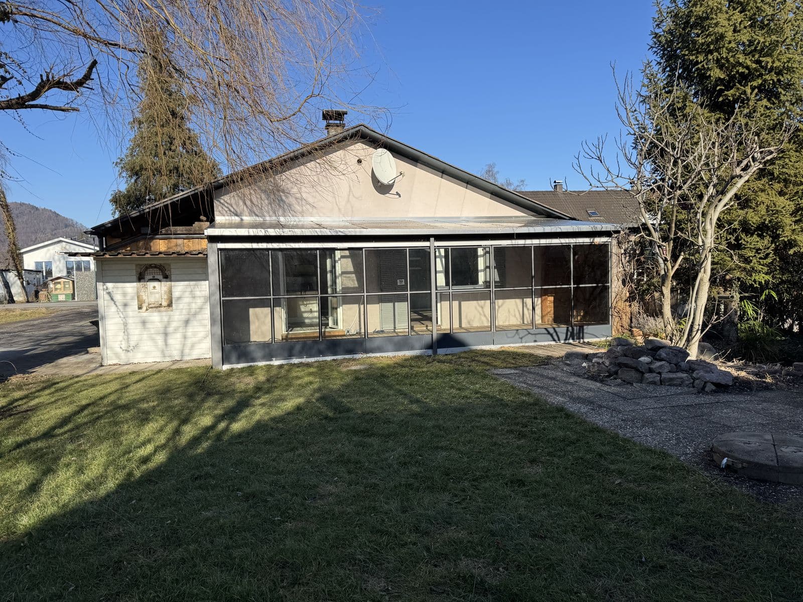 Bungalow mit traumhaftem Wintergarten in ruhiger Wohngegend