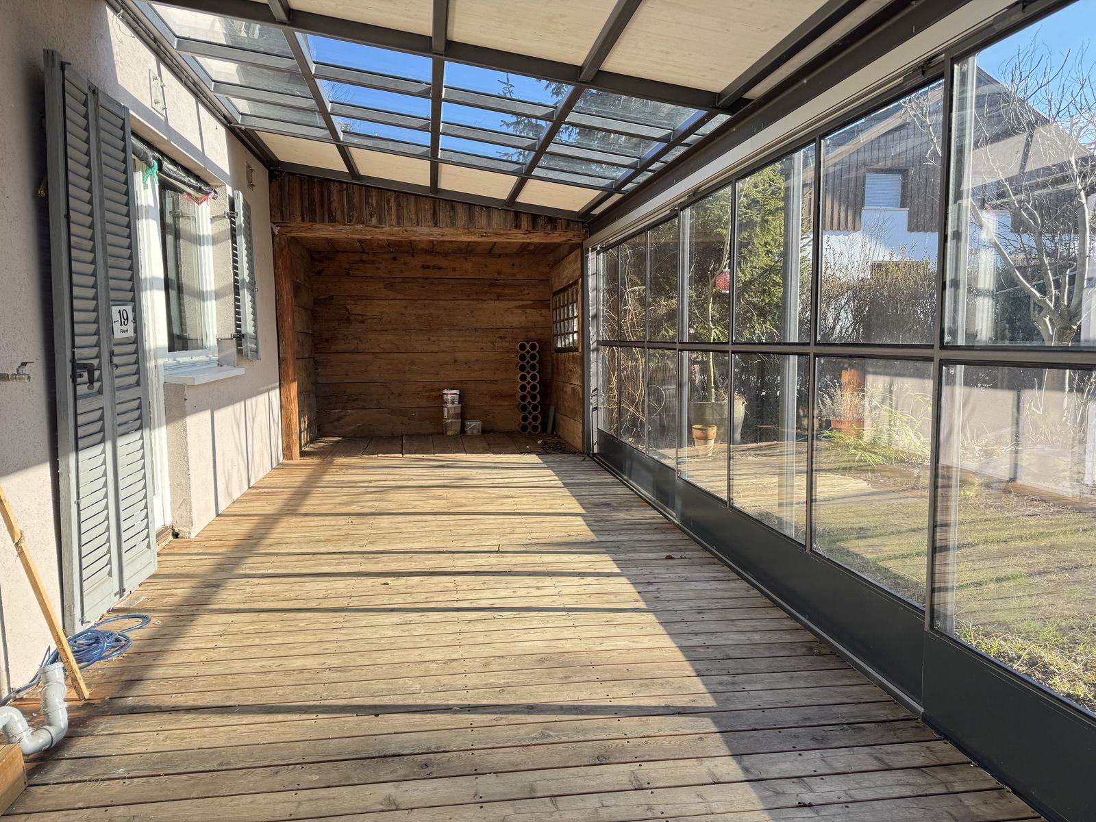 Bungalow mit traumhaftem Wintergarten in ruhiger Wohngegend – 4