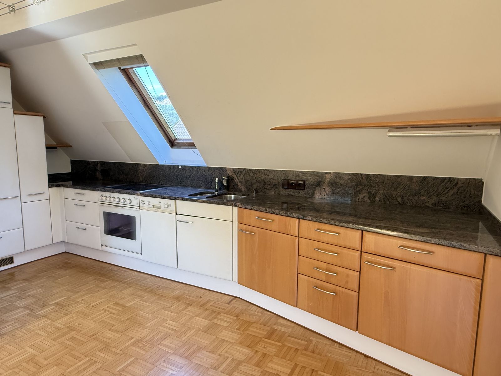 Gemütliche Dachgeschosswohnung in zentraler Lage – 2