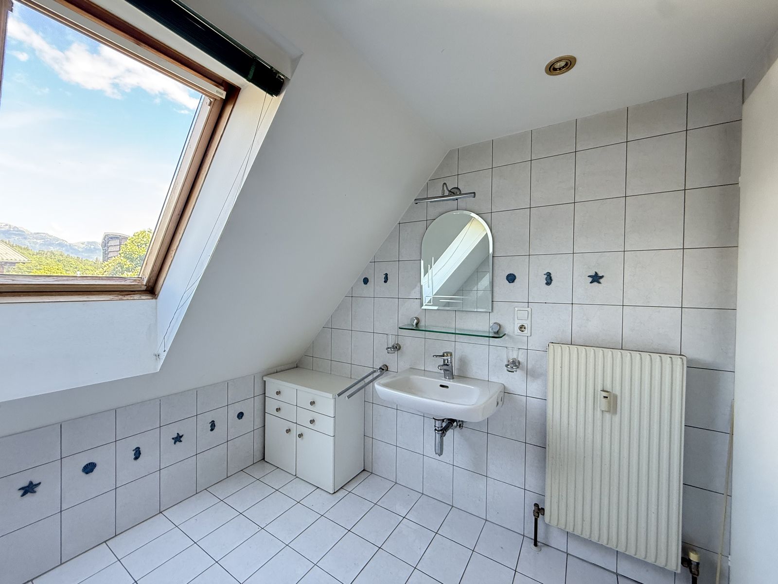 Gemütliche Dachgeschosswohnung in zentraler Lage – 3