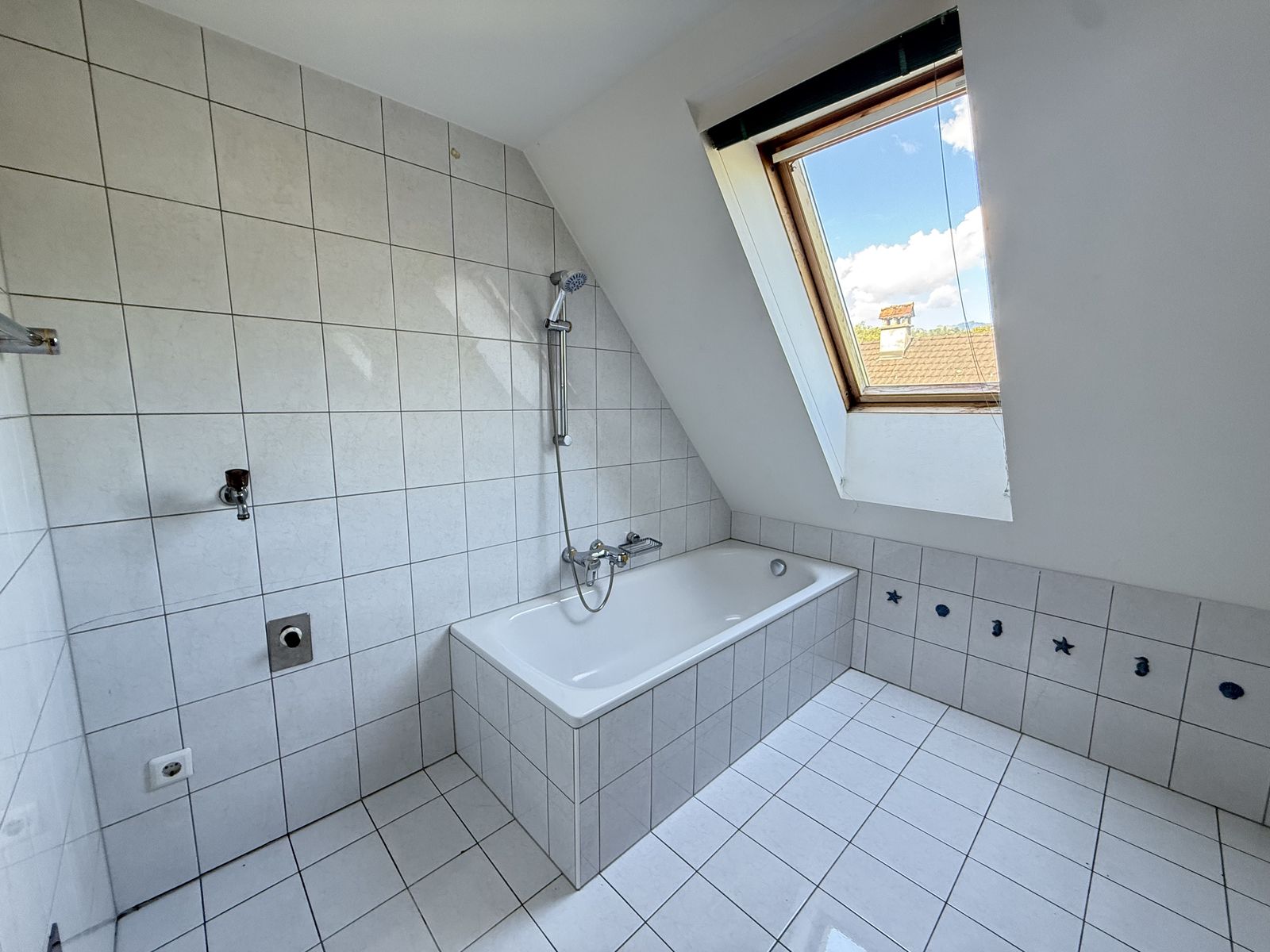 Gemütliche Dachgeschosswohnung in zentraler Lage – 4